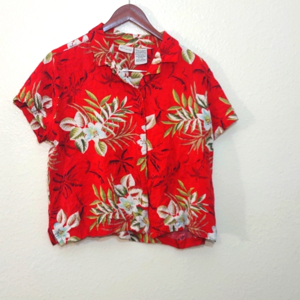 SLIGHTLY USED WHITE STAG LADIES  XL 16/18 HAWAIIAN PATTERN RED WITH WHITE FLOWER